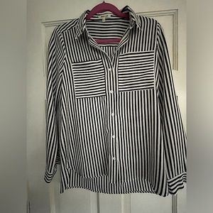 Bleuh Ciel Women’s navy and white long sleeve button up blouse.